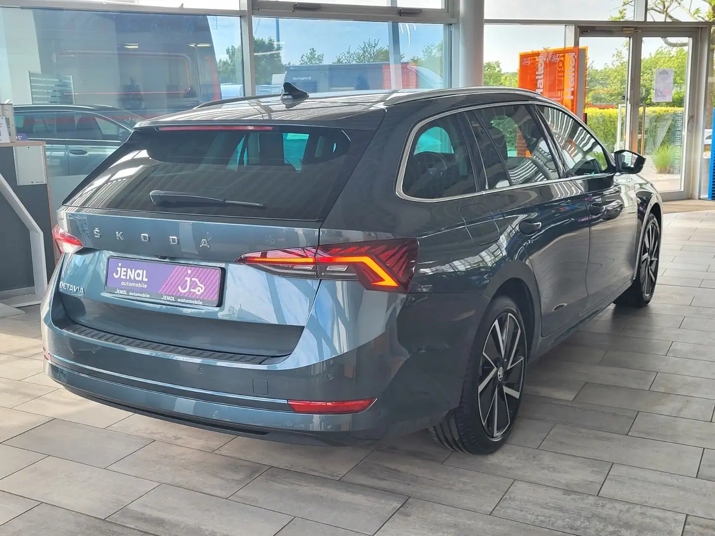 Skoda Octavia Combi StyleNavi,Kamera,Sitzh.,LED Grau - 2