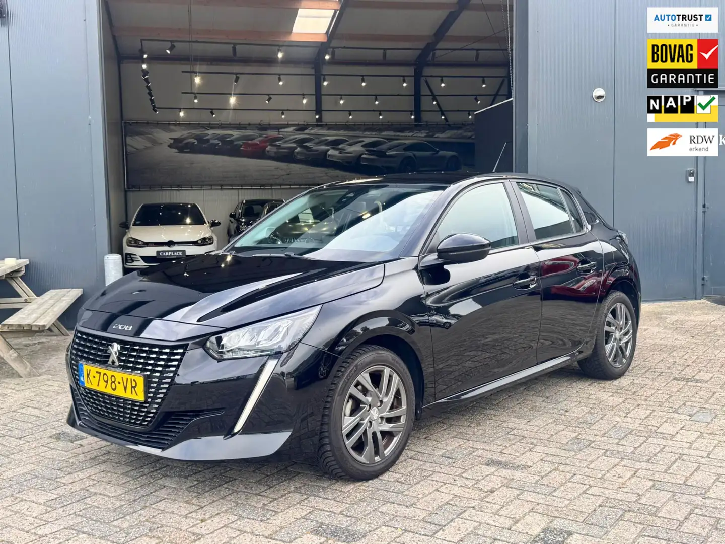 Peugeot 208 1.2 PureTech Active Pack Zwart - 1