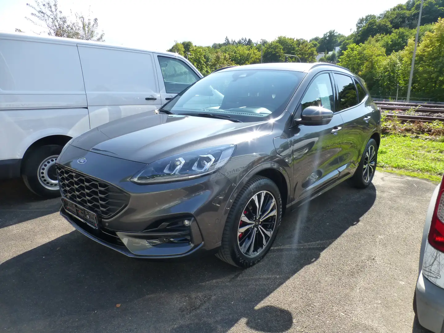 Ford Kuga Plug-In Hybrid ST-Line X_AHK_WintPak_19" Grijs - 1