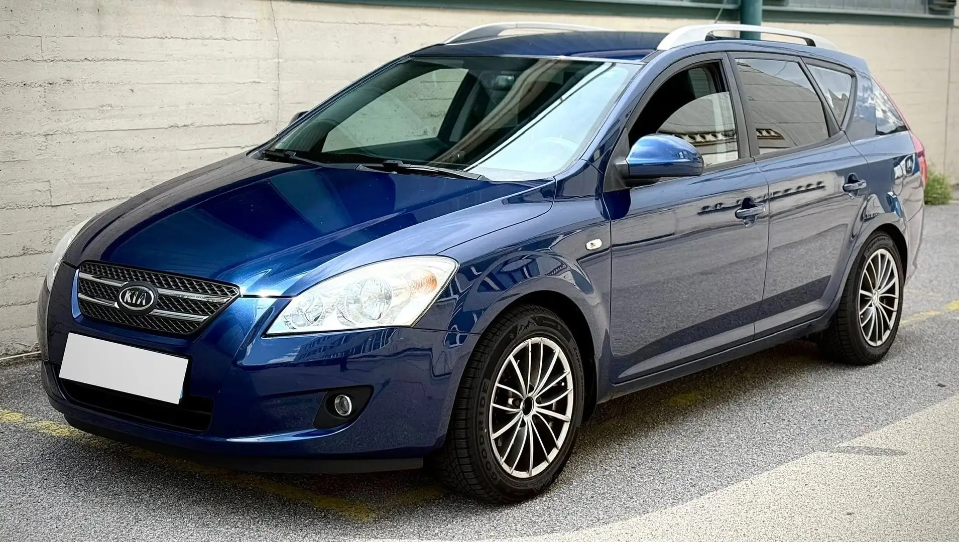 Kia Ceed SW / cee'd SW Ceed SW 1,6 CRDI Motion 90 Pickerl bis 5/26 Blau - 2