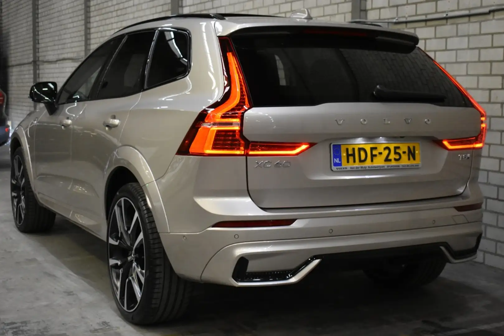 Volvo XC60 T8 455PK AWD Ultra Dark | Bowers&Wilkins | Massage Gris - 2