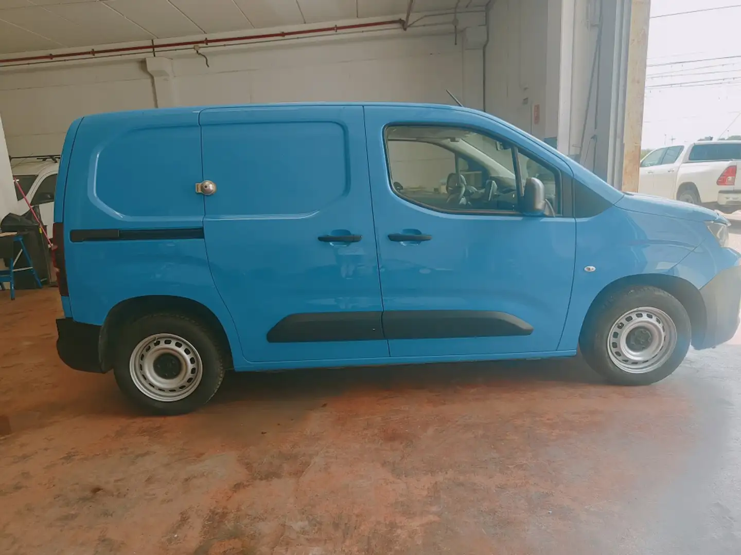 Peugeot Partner 1.5BlueHDI Premium Standard 600kg 75 Azul - 1