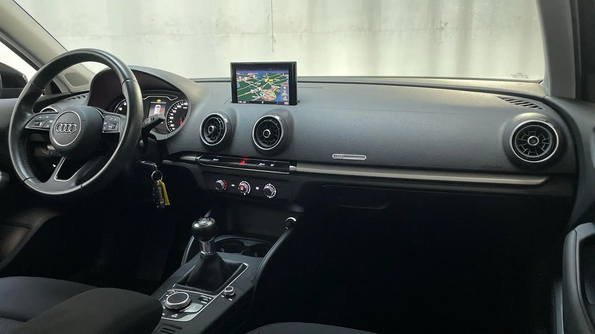 Audi A3 Sportback 30 TFSI Pro Line Navigatie Airco LED Ele Zwart - 2