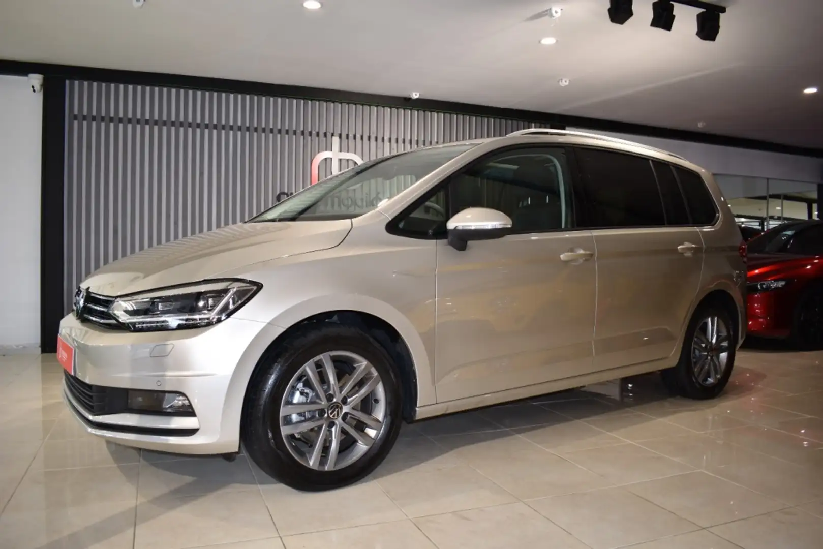 Volkswagen Touran 1.5 TSI Más DSG7 110kW Beige - 2