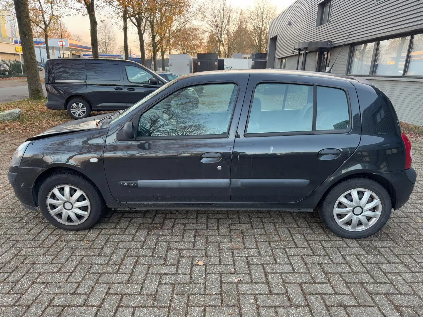 Renault Clio 1.4-16V Privilège Comfort Schwarz - 2