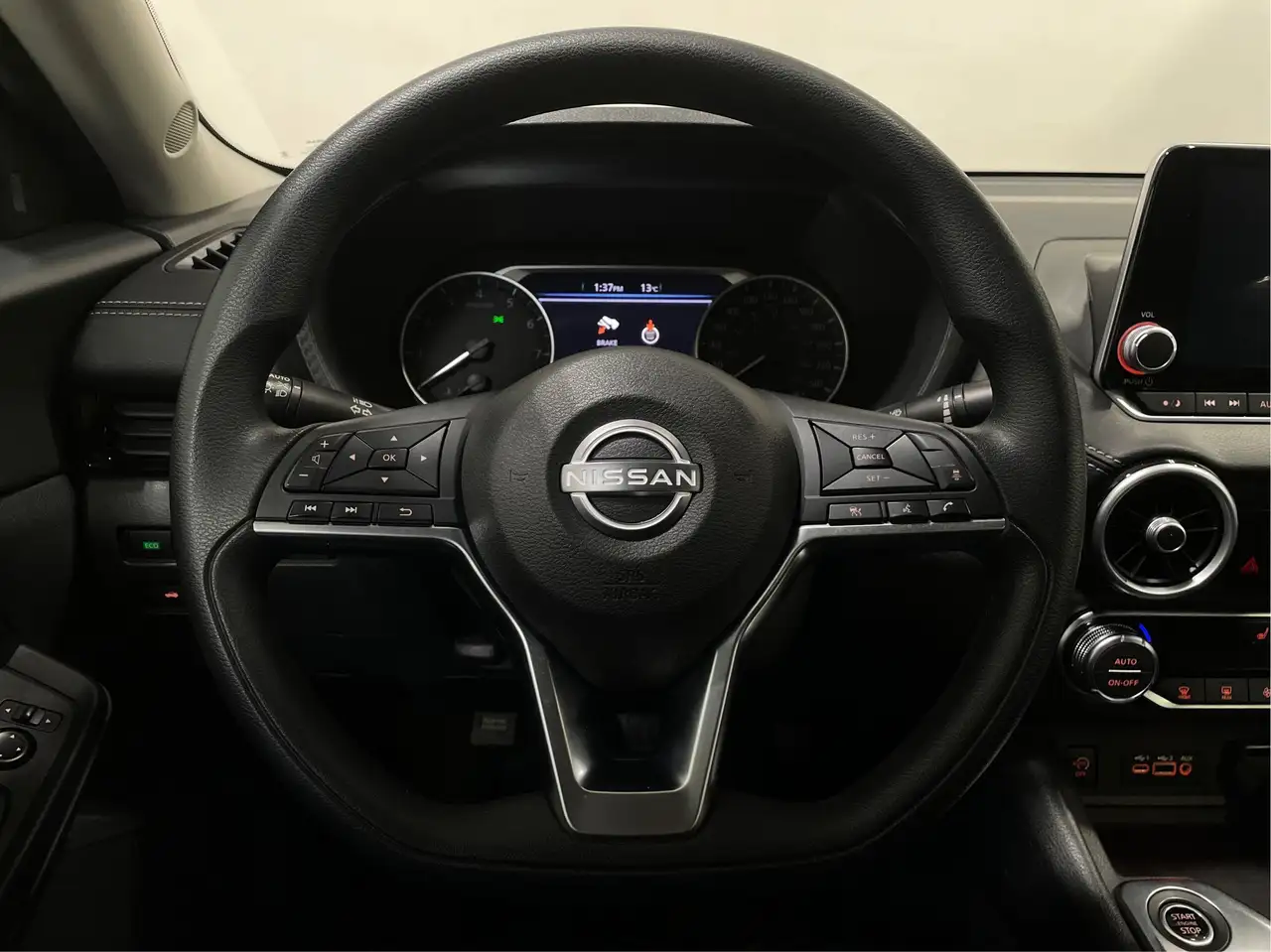 Nissan Sentra снимка Nissan Sentra