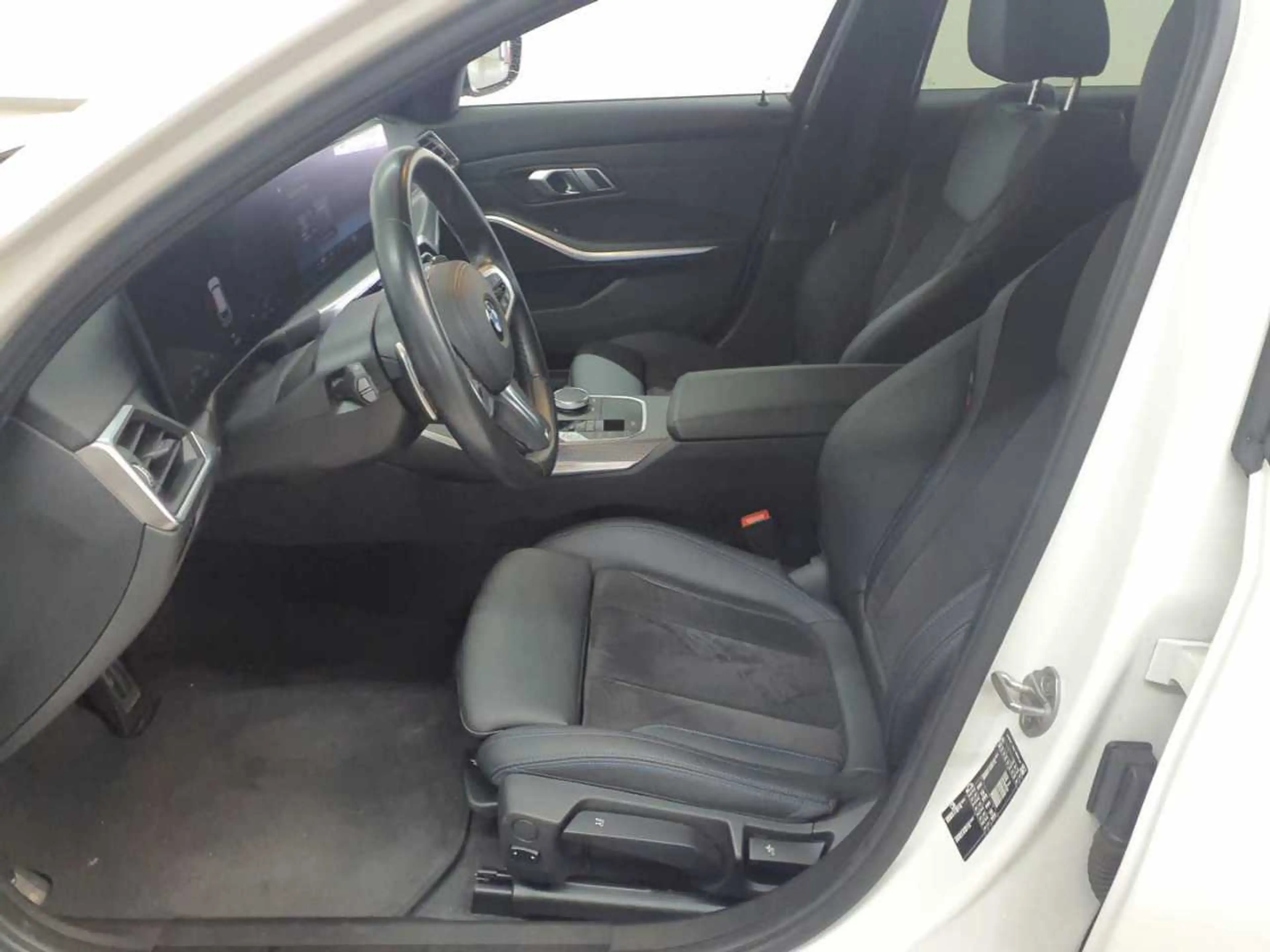 BMW 320 320d Touring Aut. M Sport Navi LED — photo 8