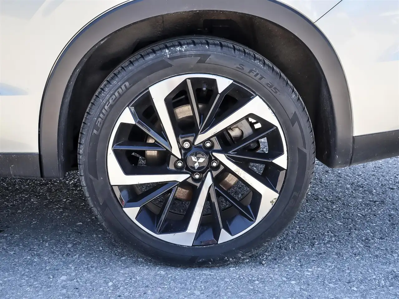 Mitsubishi Outlander снимка Mitsubishi Outlander