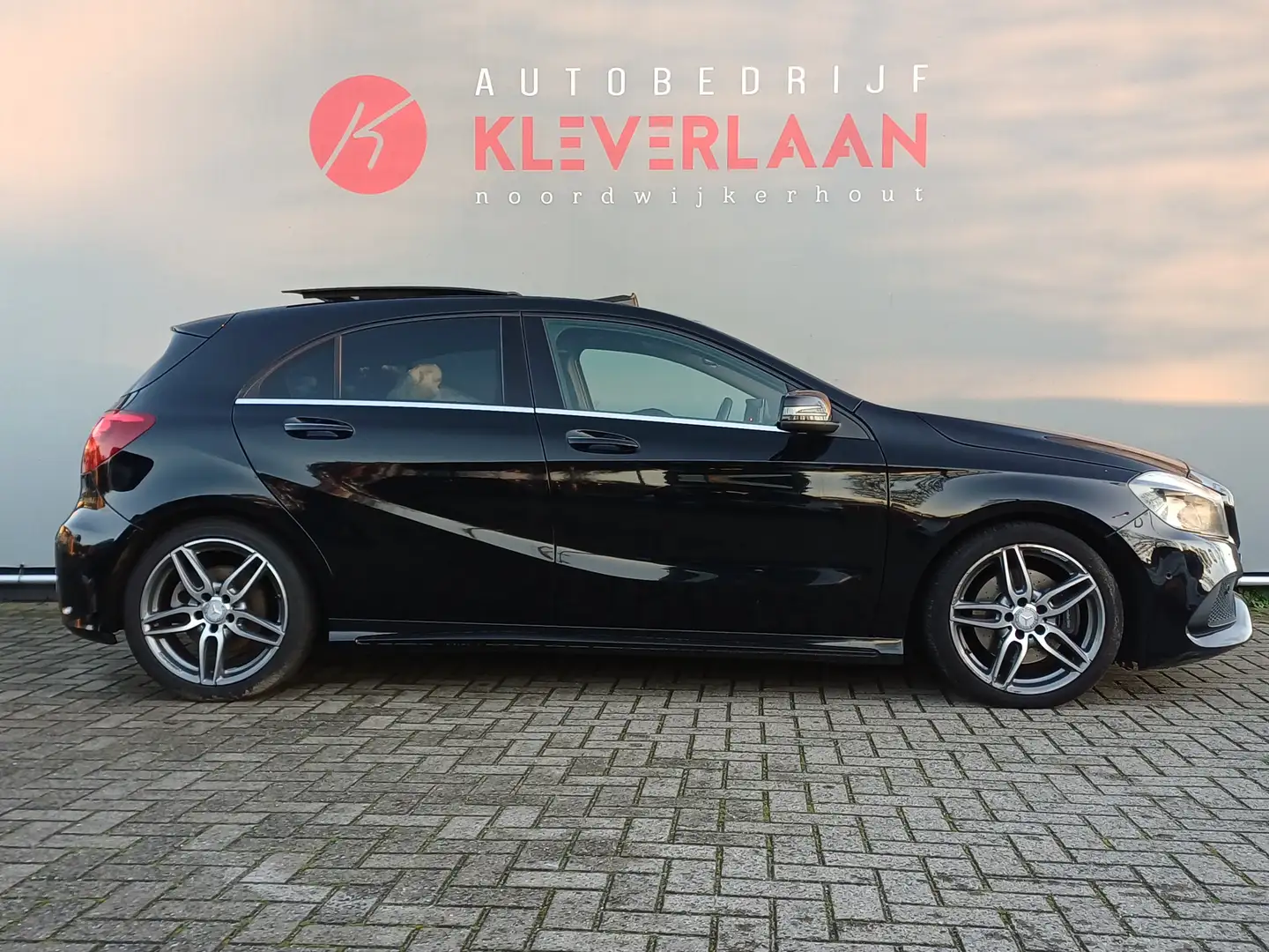 Mercedes-Benz A 250 Prestige | SCHUIF/KANTEL DAK | SENSOREN | AIRCO | Zwart - 2