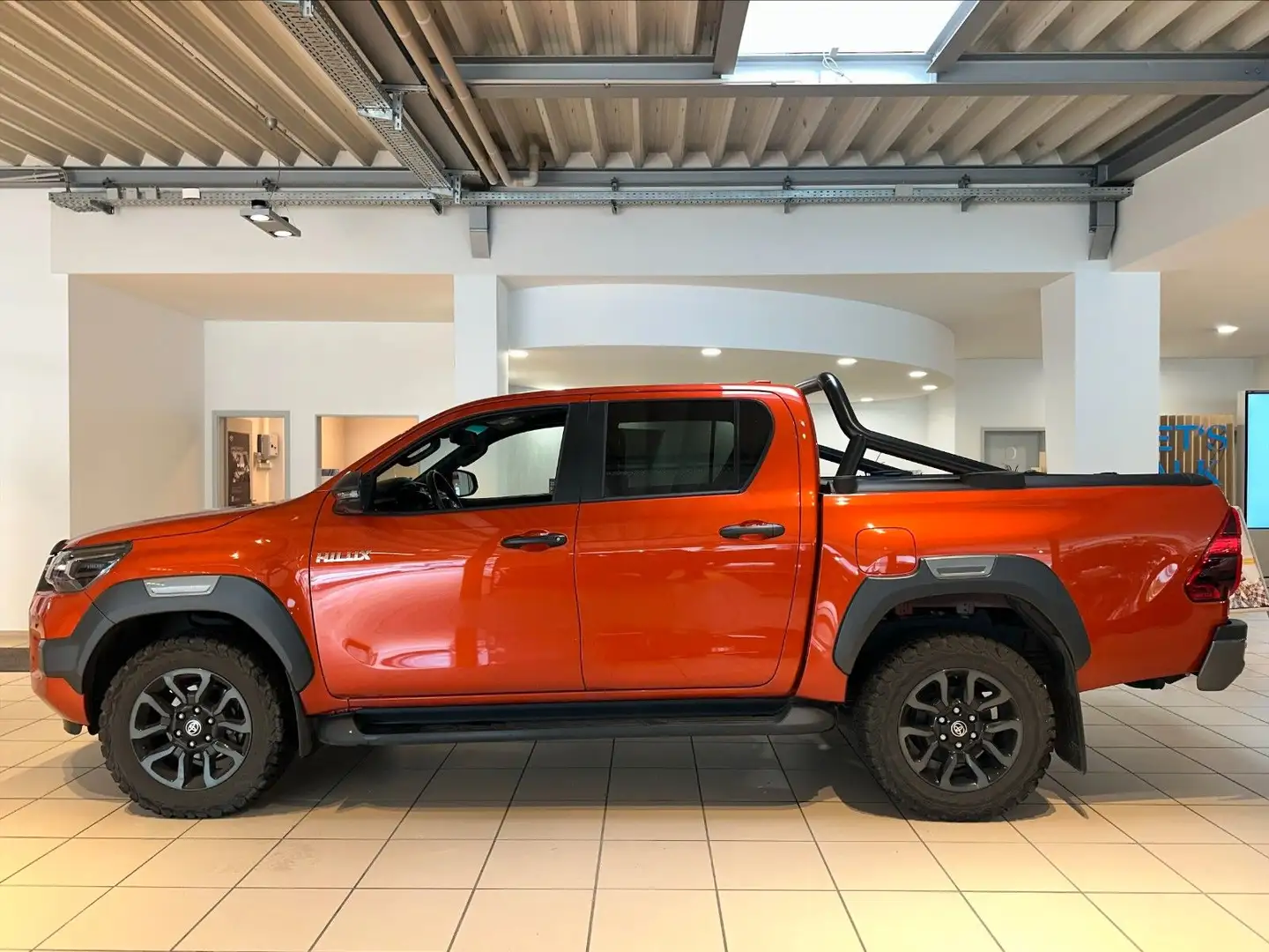 Toyota Hilux DC Invincible 4x4 (Kamera, Navi, AHK) Narancs - 2