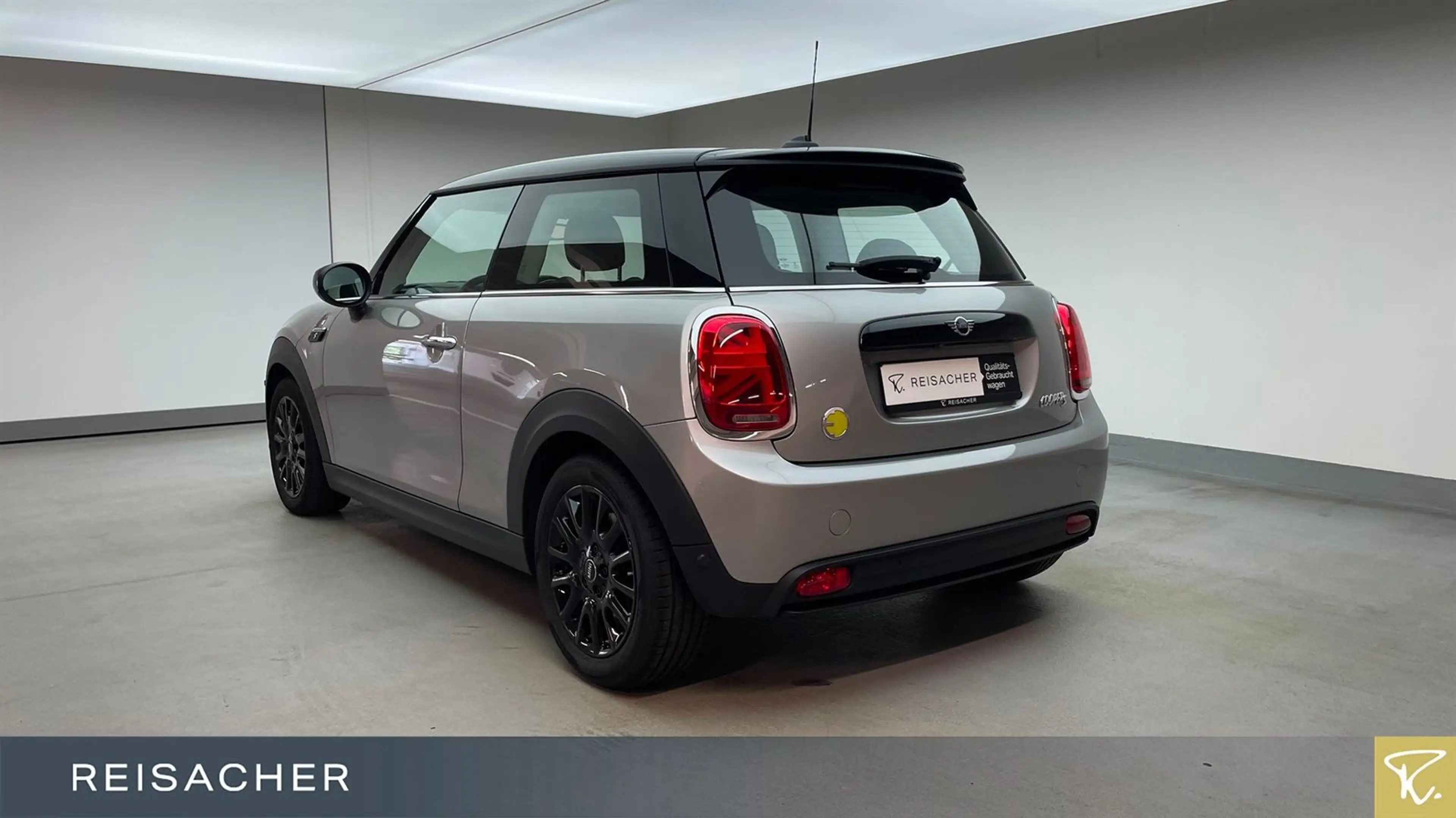 MINI Cooper SE A — photo 2