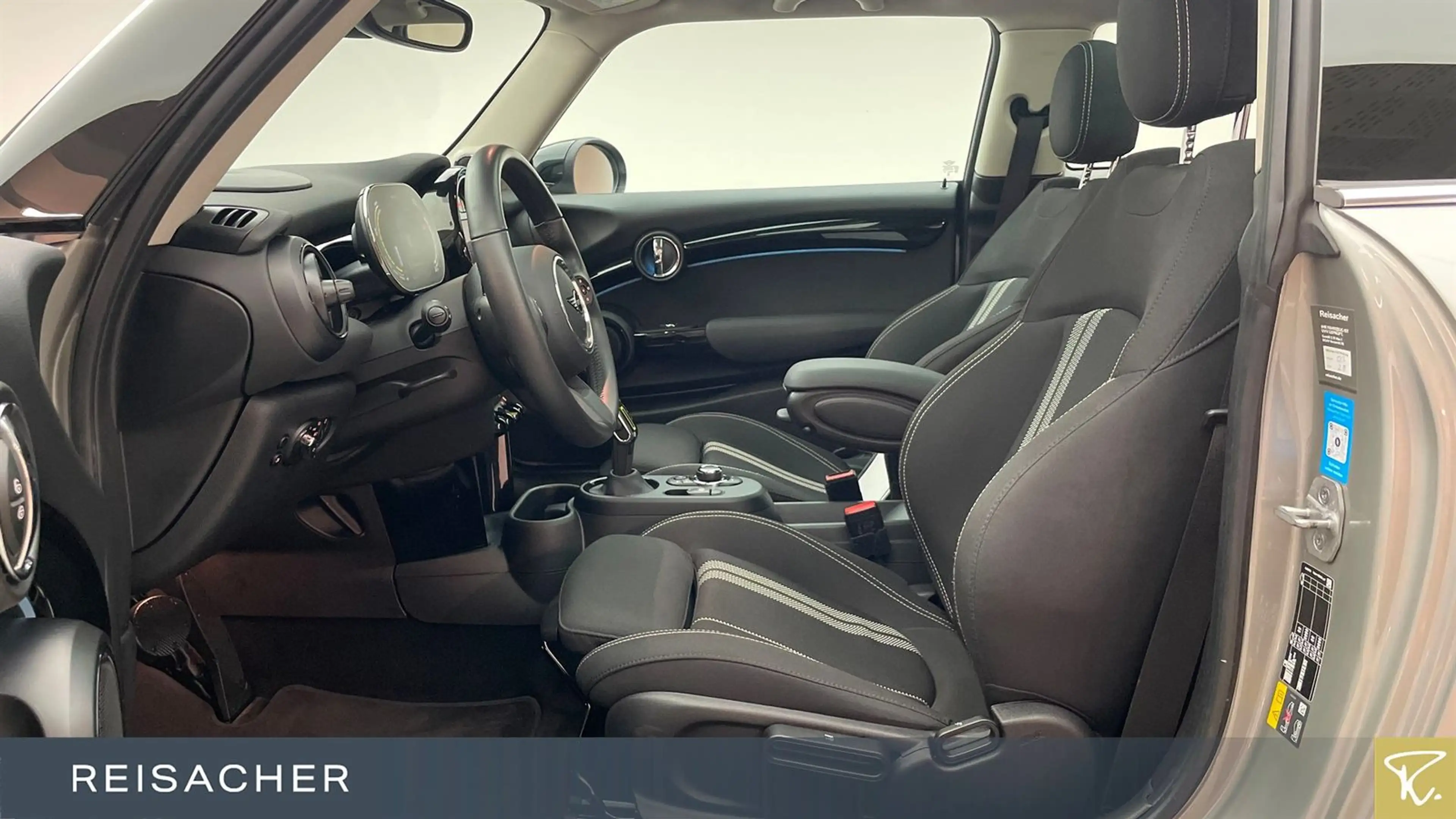 MINI Cooper SE A — photo 4