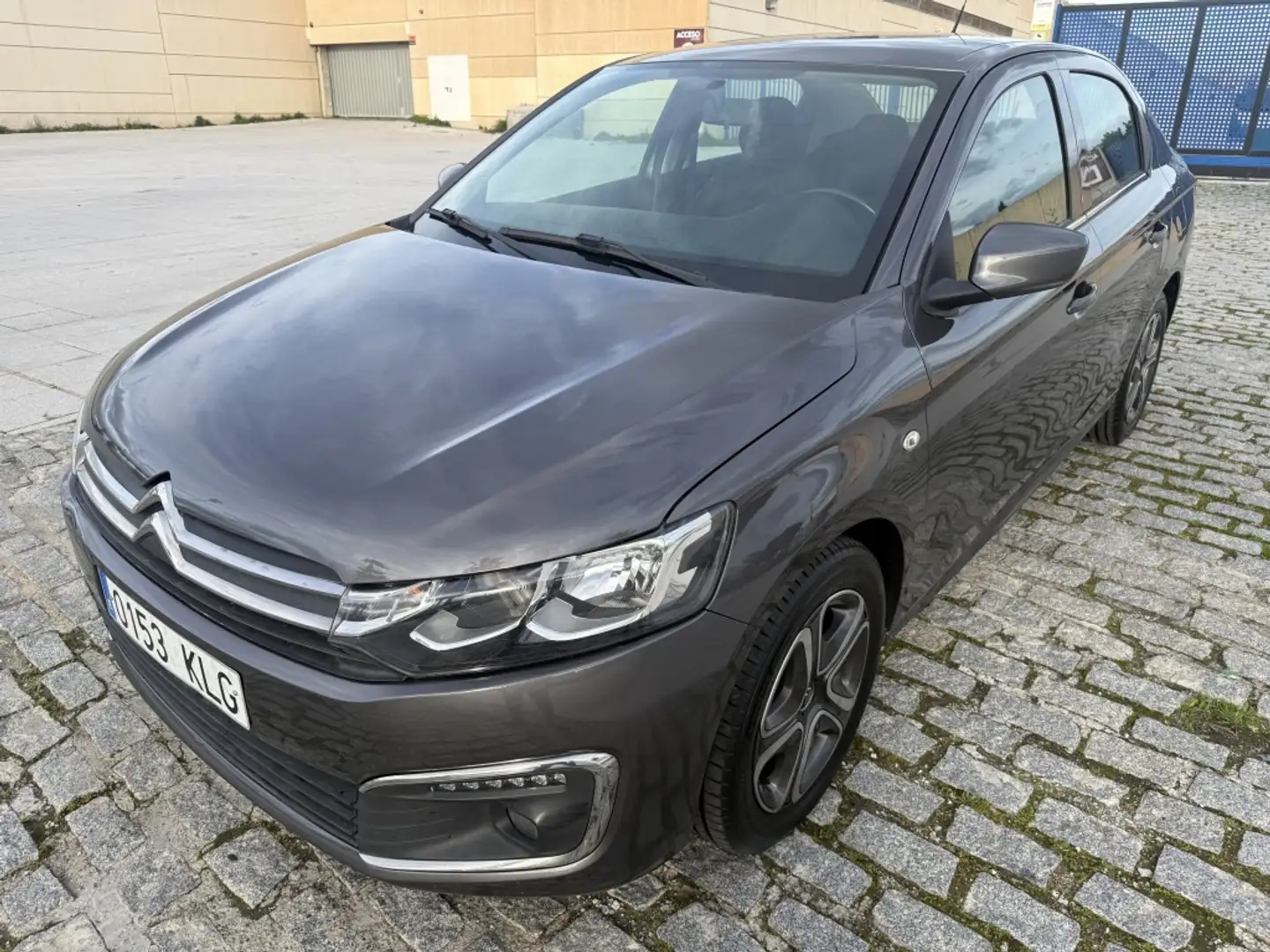 Citroen C-Elysée 1.6BlueHDi Shine 100 Grau - 1