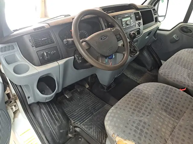 Ford Transit view 13