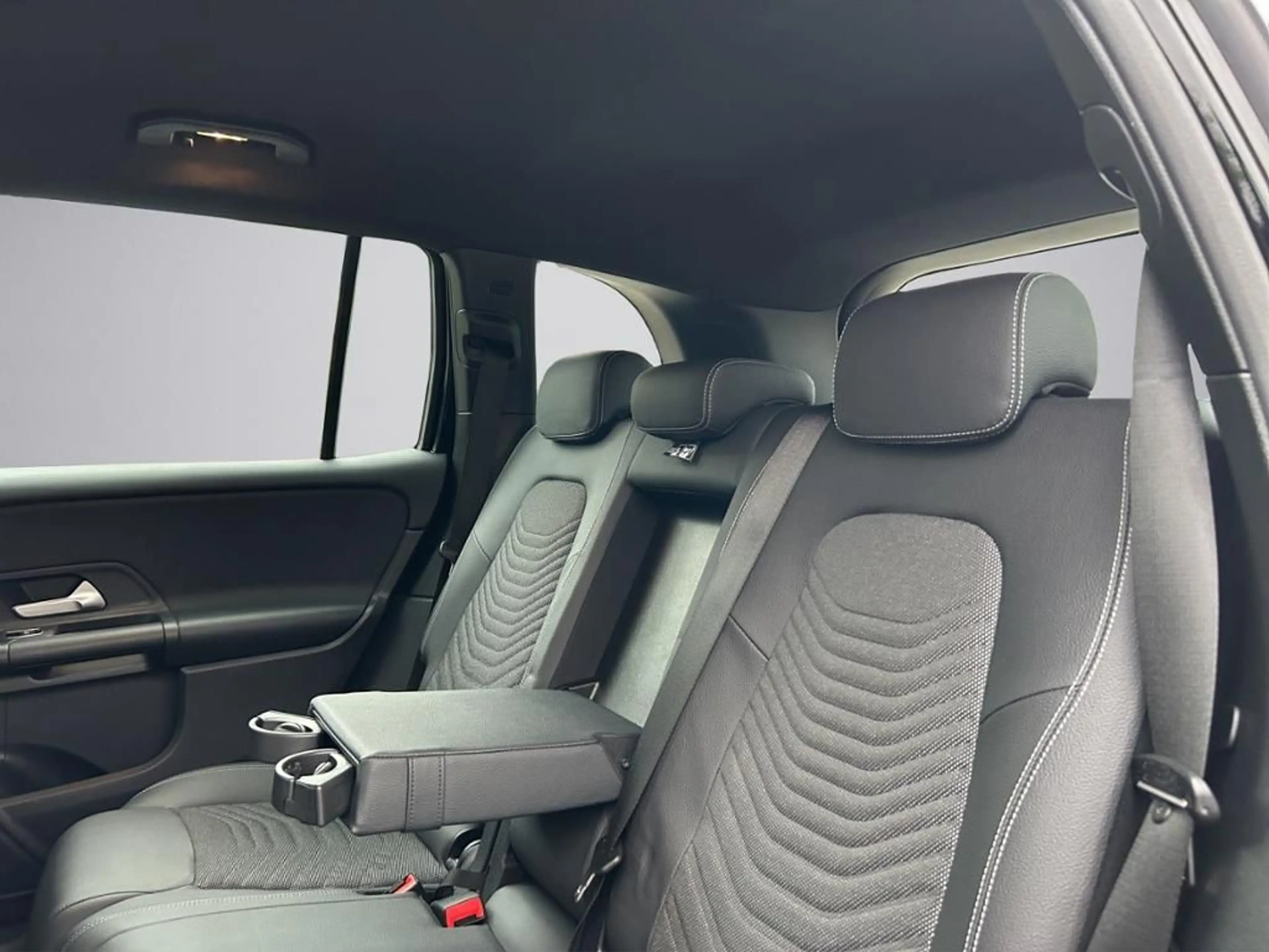 Mercedes-Benz GLB 200 *ADVANCED*KAMERA*PDC*MBUX*LED* — photo 12