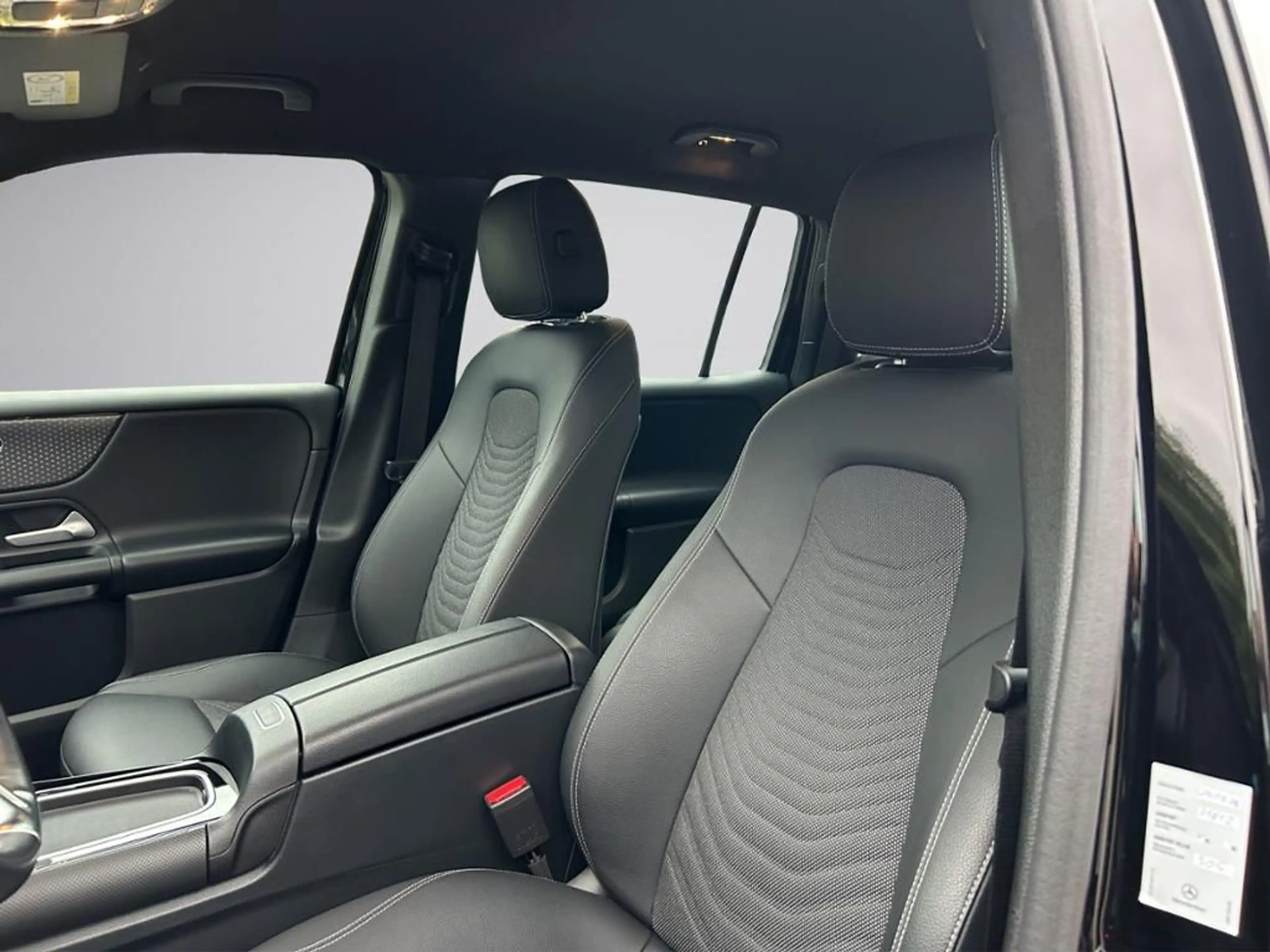 Mercedes-Benz GLB 200 *ADVANCED*KAMERA*PDC*MBUX*LED* — photo 10