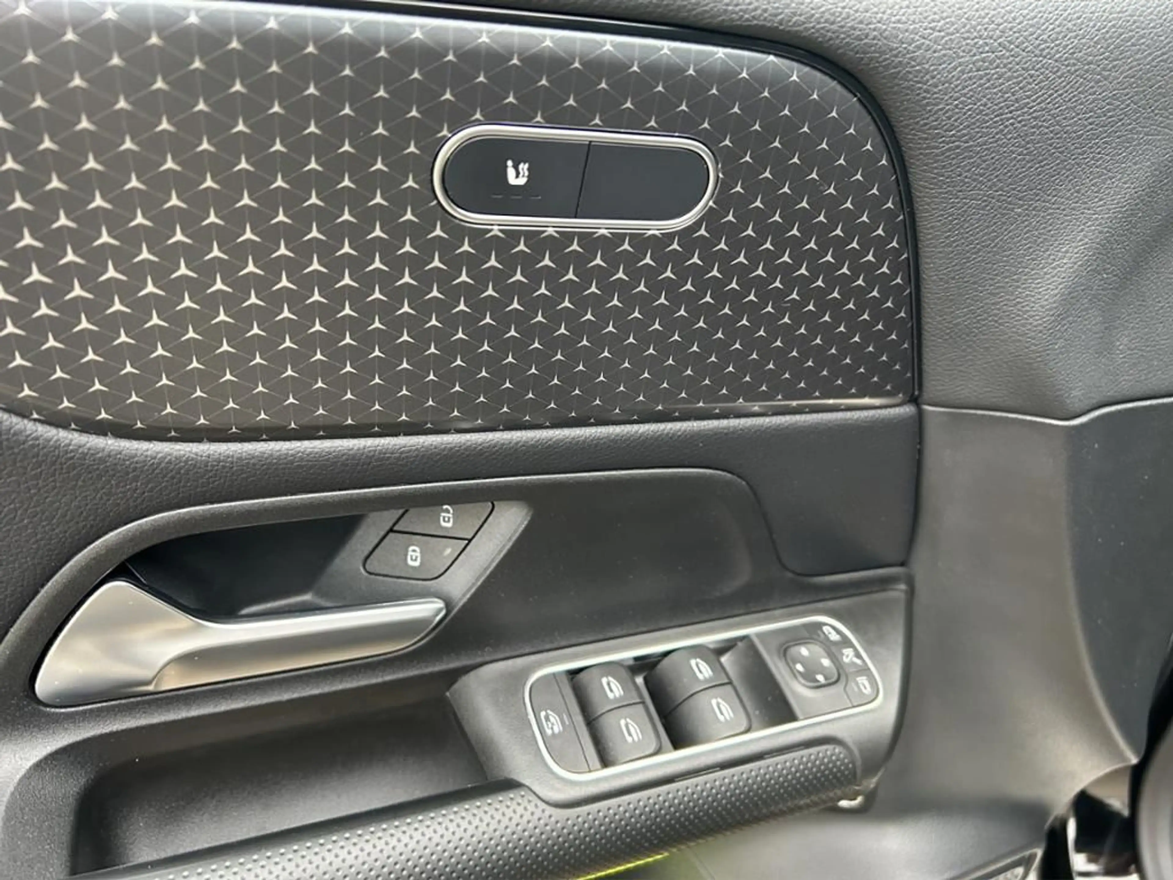 Mercedes-Benz GLB 200 *ADVANCED*KAMERA*PDC*MBUX*LED* — photo 9