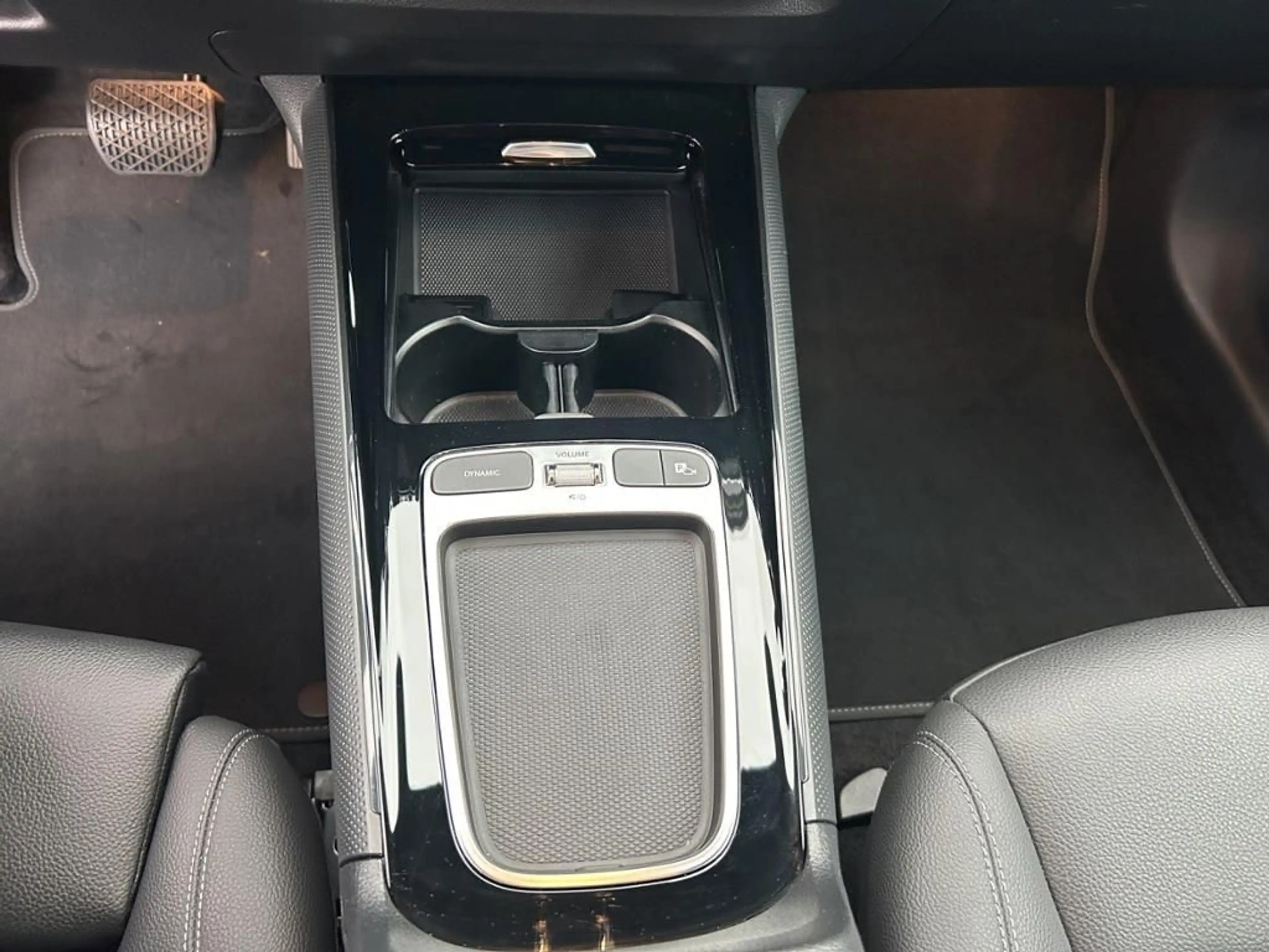 Mercedes-Benz GLB 200 *ADVANCED*KAMERA*PDC*MBUX*LED* — photo 8