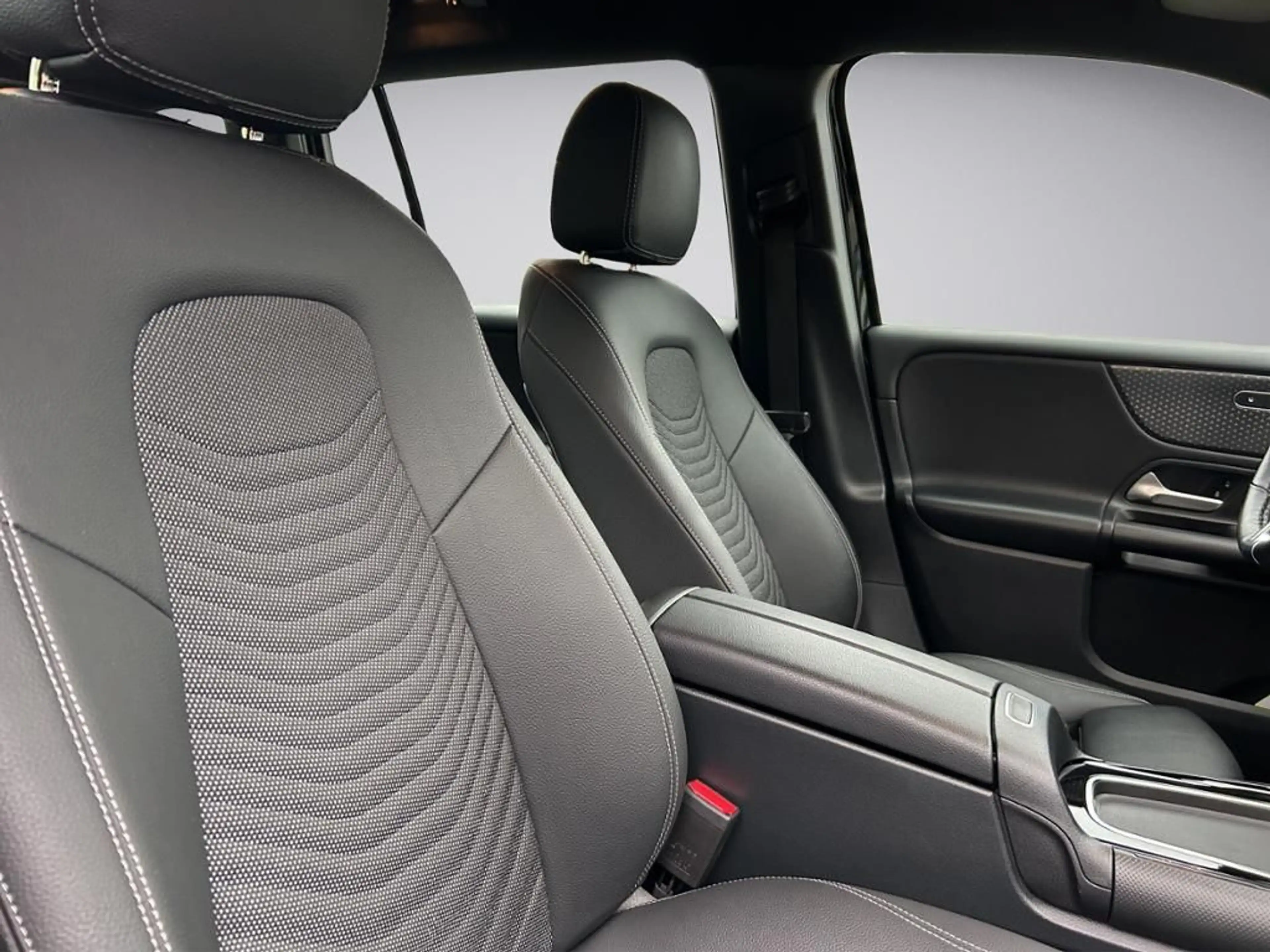Mercedes-Benz GLB 200 *ADVANCED*KAMERA*PDC*MBUX*LED* — photo 11