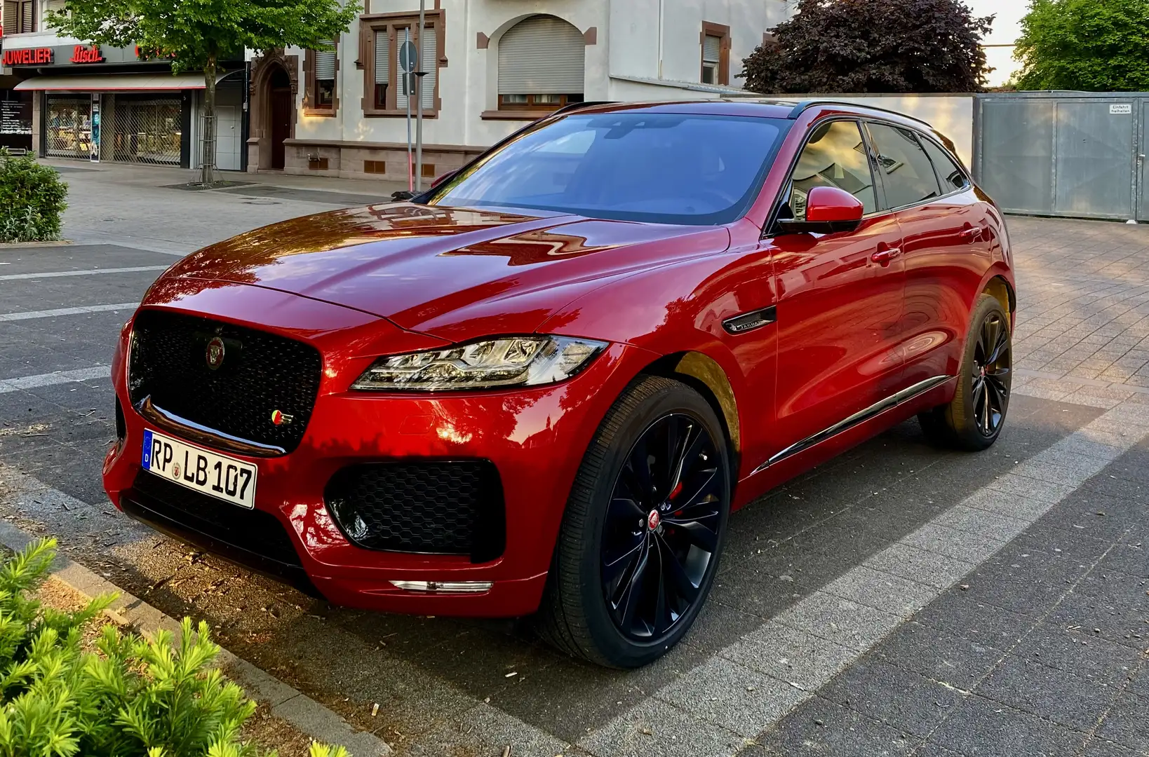 Jaguar F-Pace First Edition AWD Rot - 1