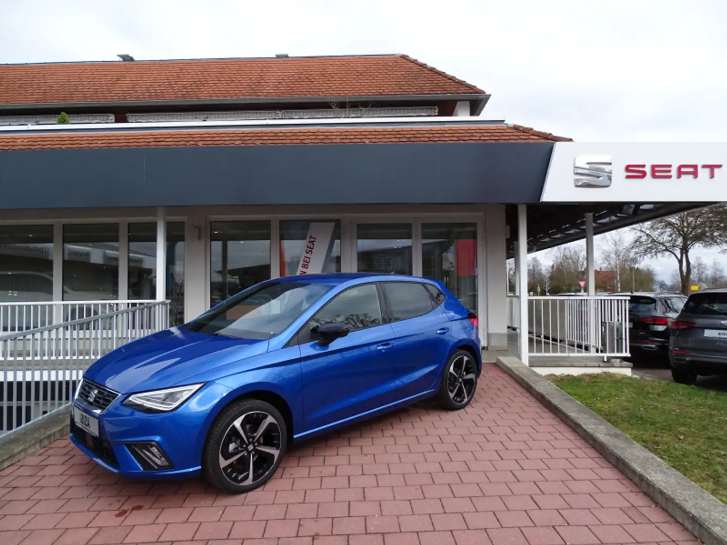 SEAT Ibiza Ibiza 1.0 TSI FR 115PS Navi ACC Sitzheizung Voll-L Blau - 1