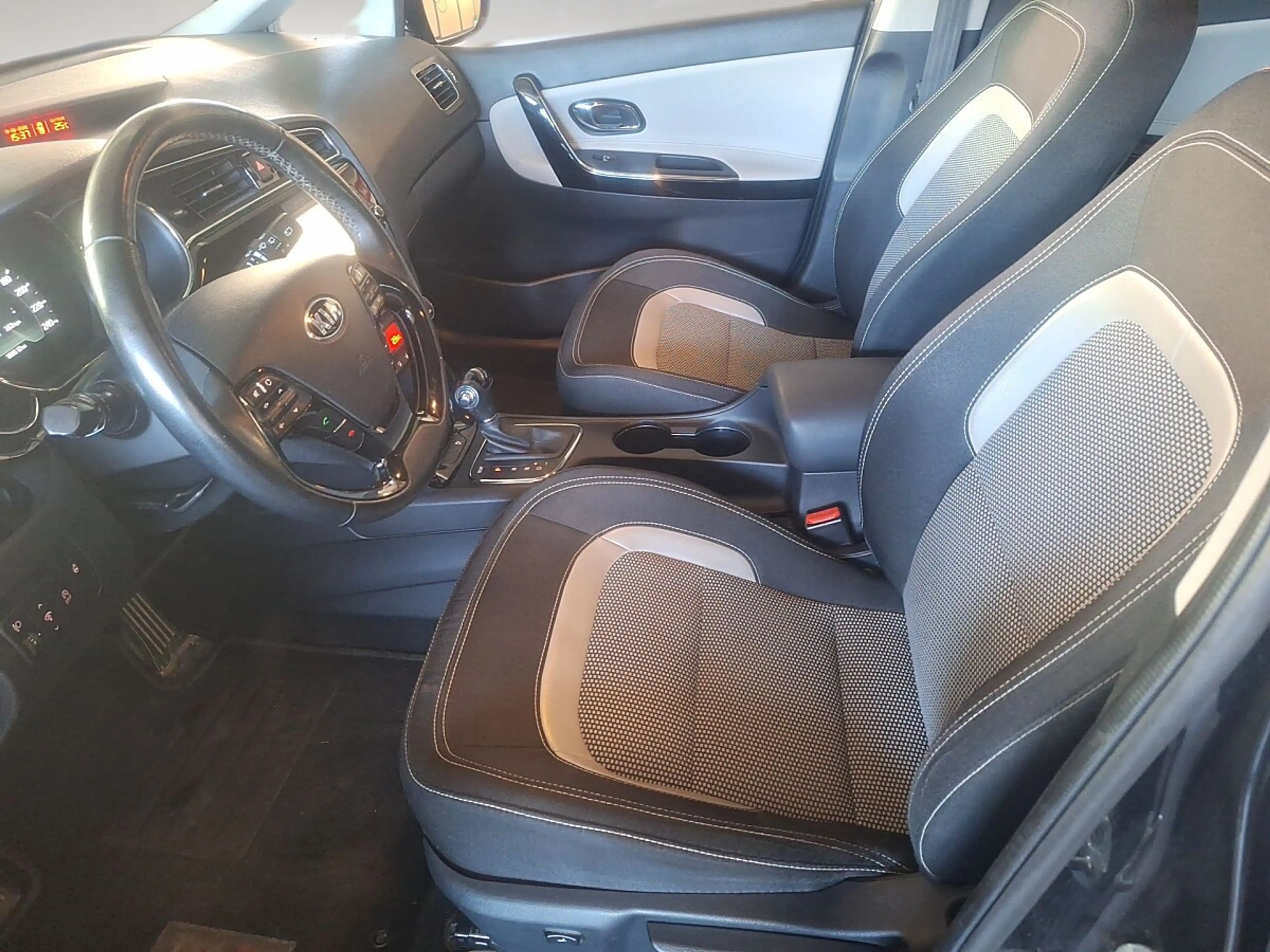 Kia Ceed SW / cee'd SW cee'd SW 1,6 CRDi ISG Österreich Edition DCT *AHK* — photo 9