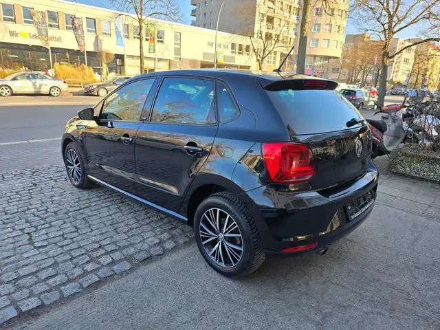 Volkswagen Polo view 3