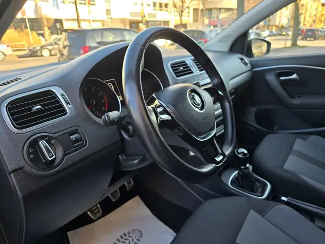 Volkswagen Polo view 6