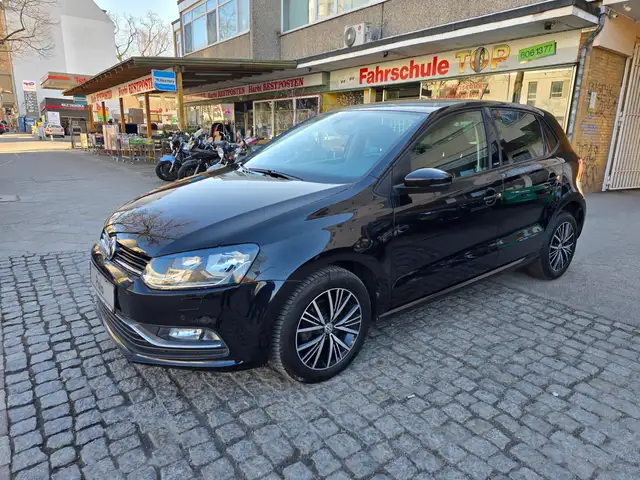 Volkswagen Polo view 2