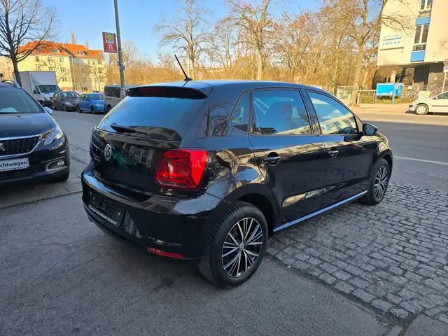 Volkswagen Polo view 4