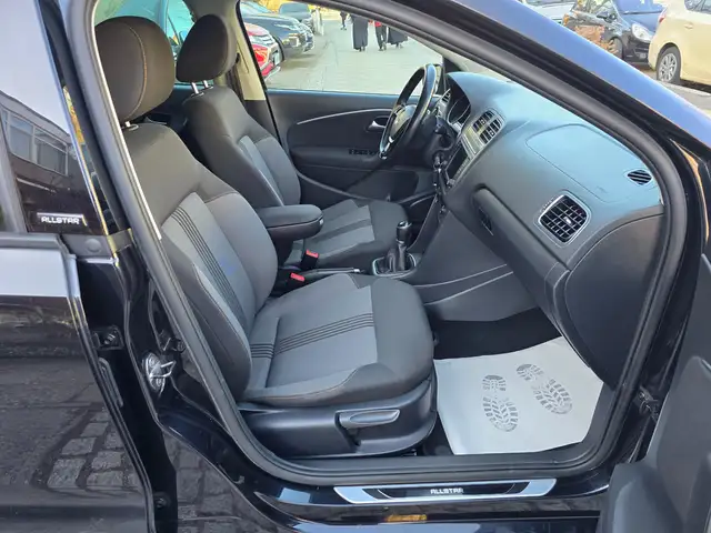 Volkswagen Polo view 8