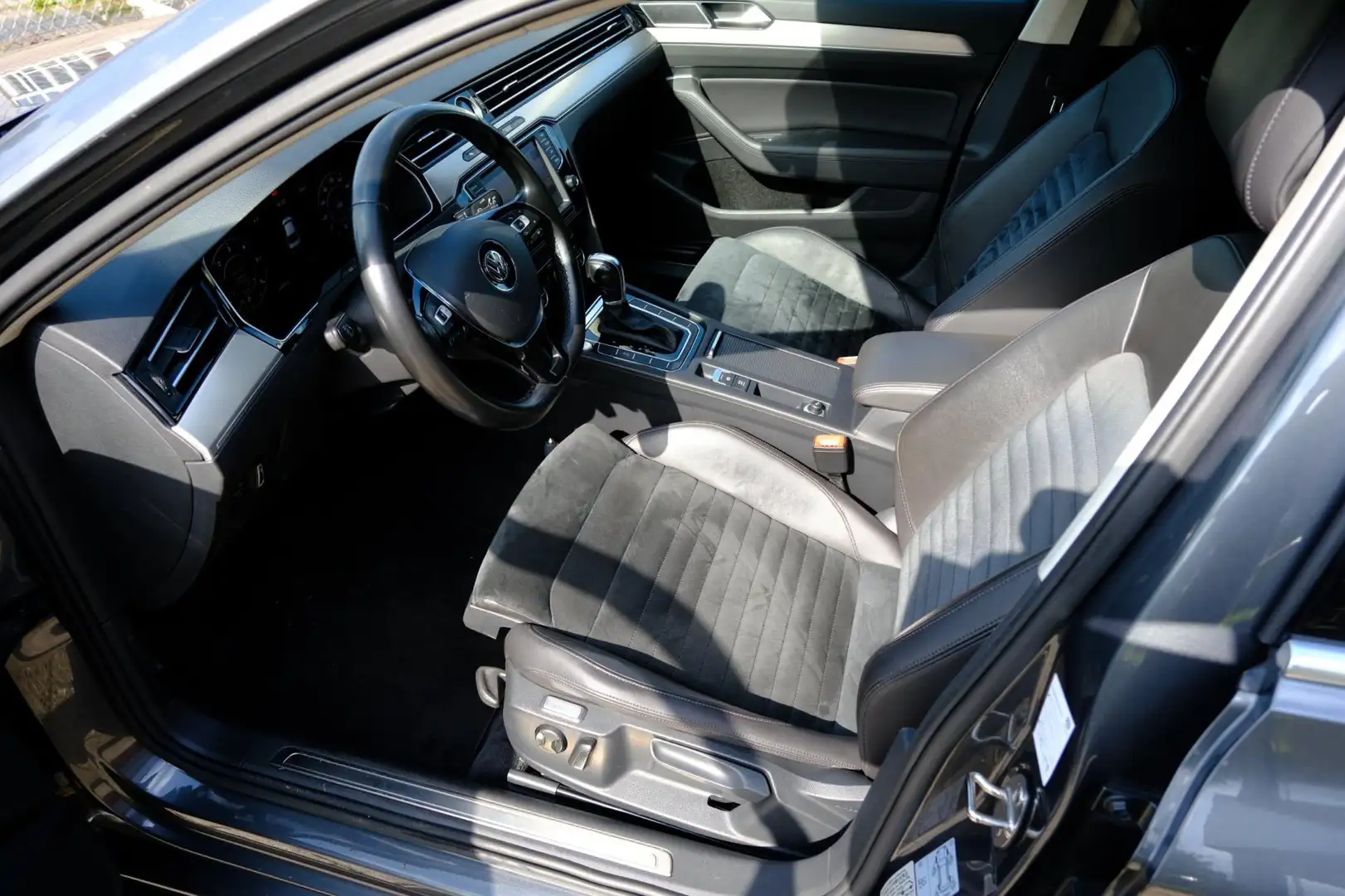 Volkswagen Passat 1.6 TDI Connected Series Plus Aut. Navi|Leder-Alca Gri - 2