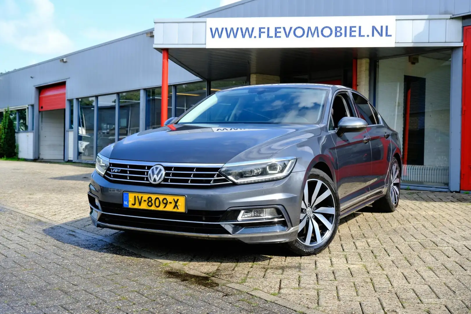 Volkswagen Passat 1.6 TDI Connected Series Plus Aut. Navi|Leder-Alca Gri - 1