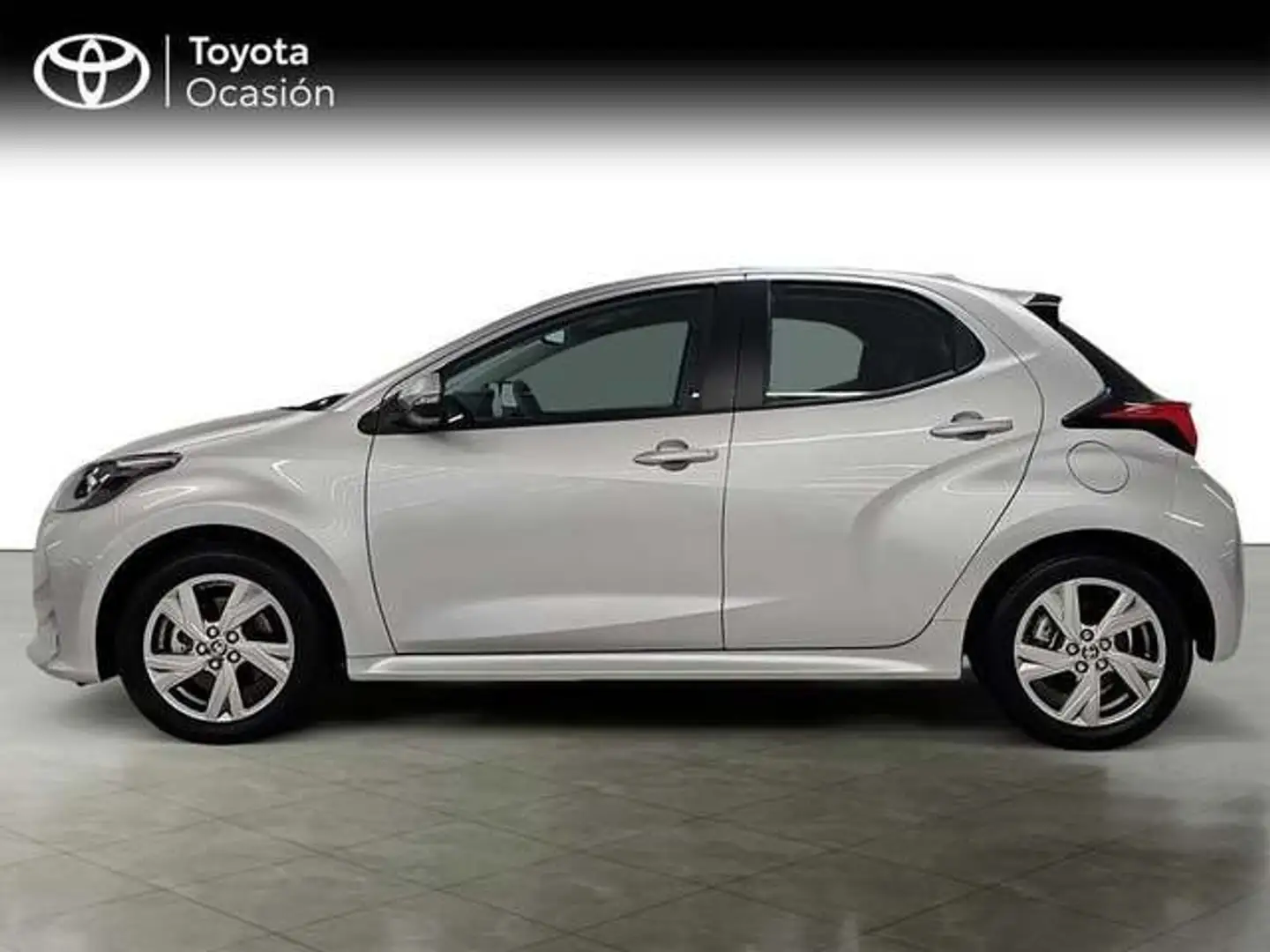 Toyota Yaris 120H 1.5 Active Plus Gris - 2