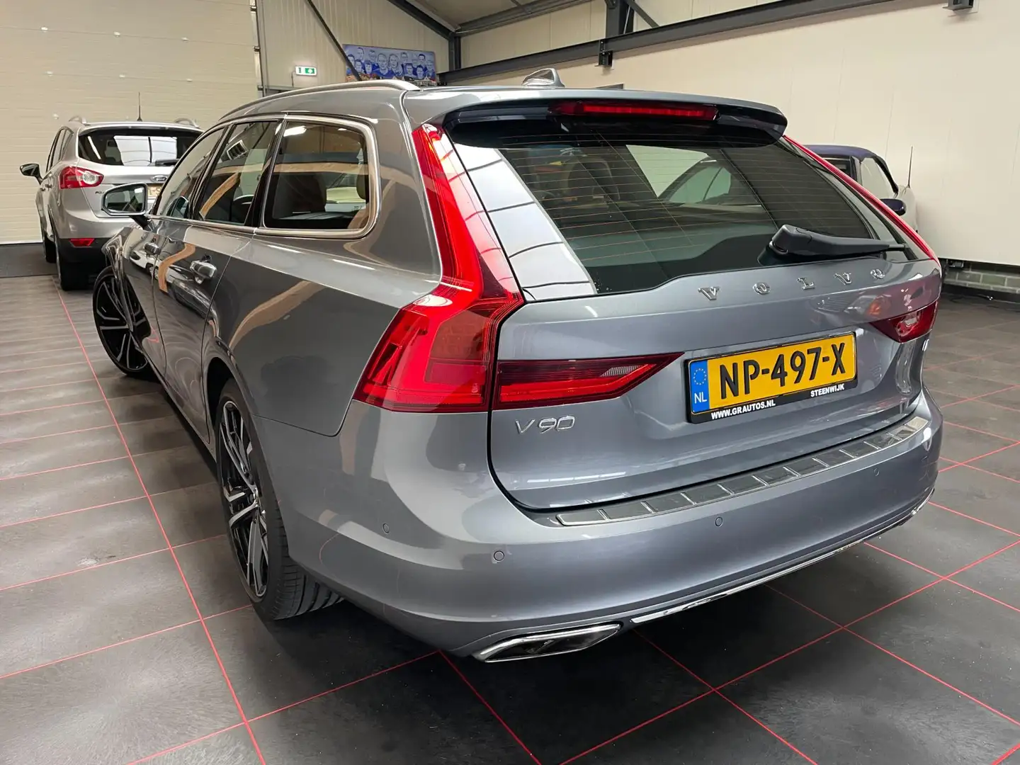 Volvo V90 2.0 T5 Momentum Stationcar Automaat Grijs - 2