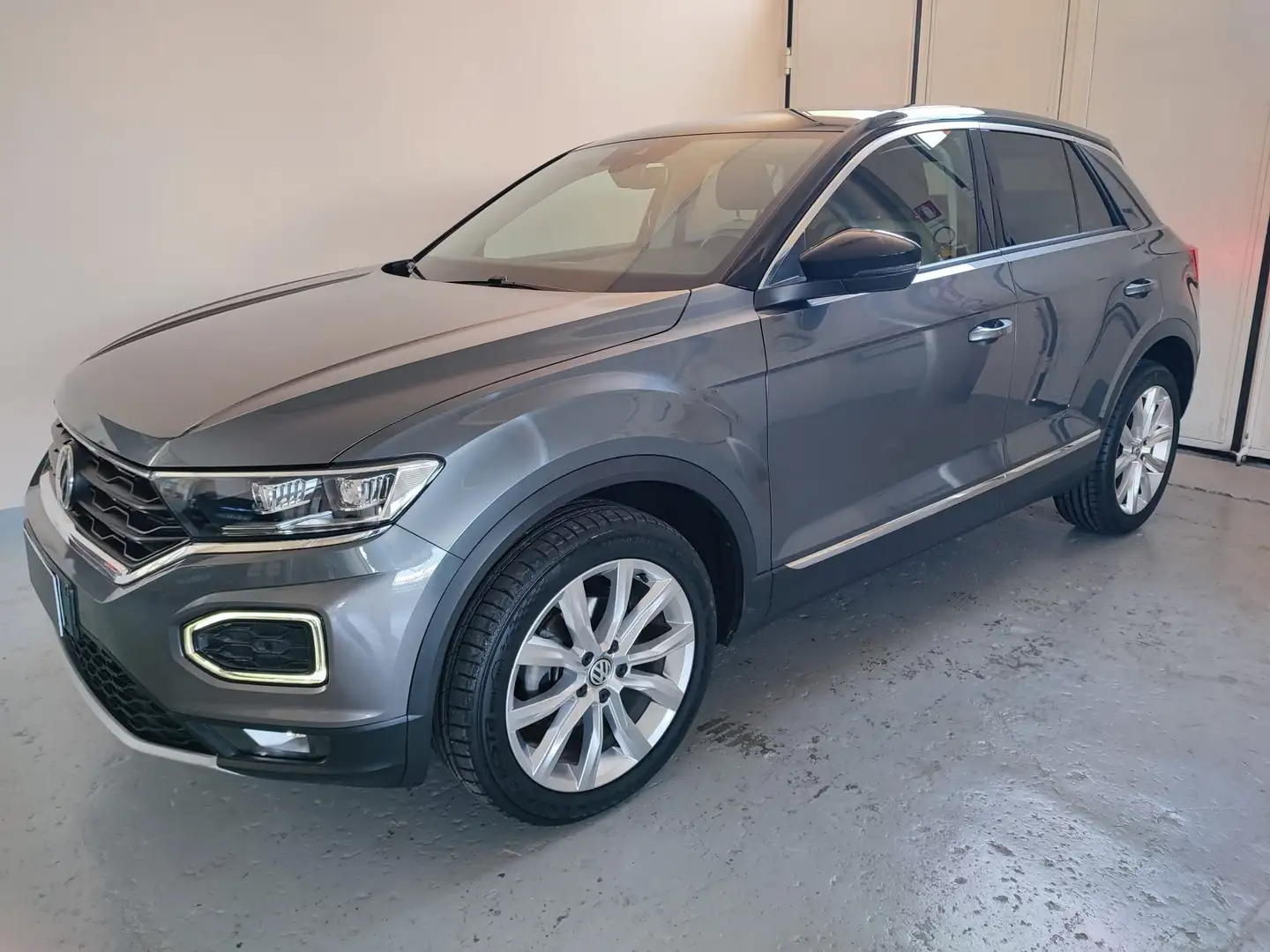 Volkswagen T-Roc 1.6 tdi Advanced 115 CV Grijs - 1