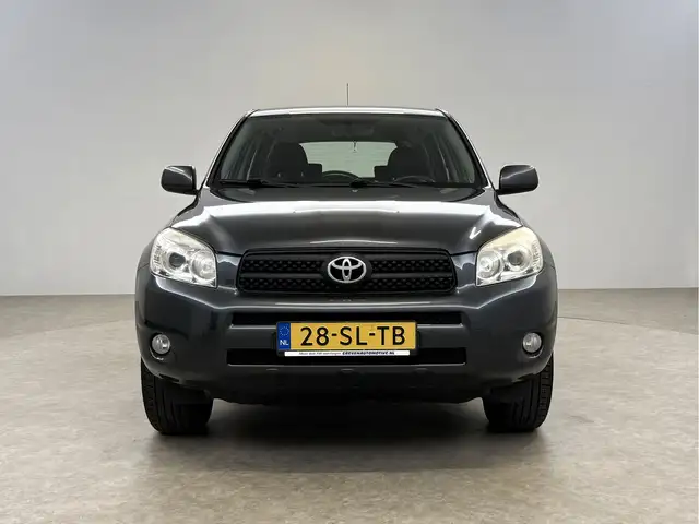 Toyota RAV4 view 7