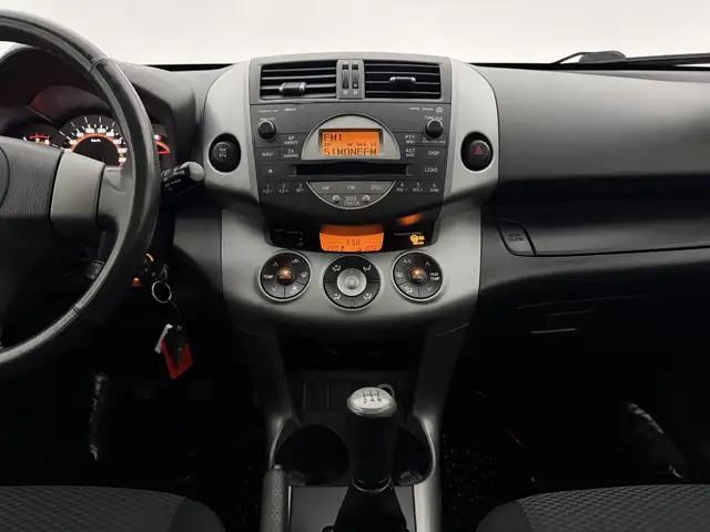Toyota RAV4 view 16