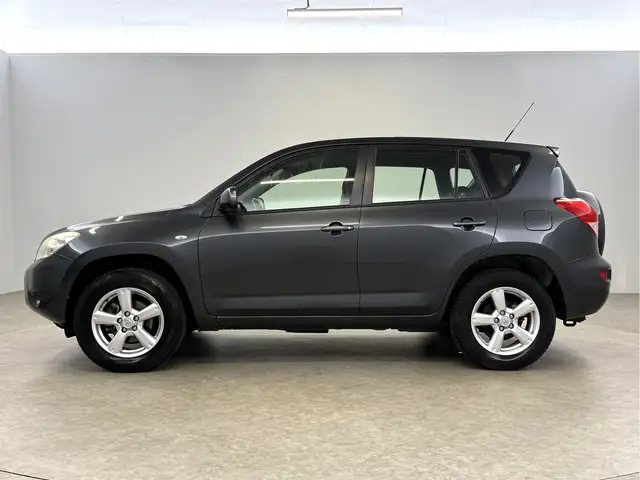 Toyota RAV4 view 10