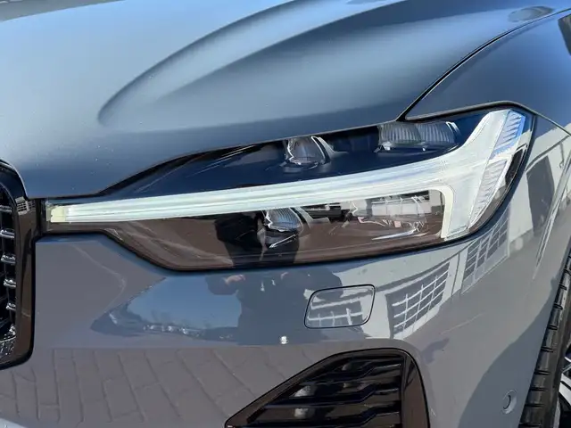 Volvo XC60 view 3
