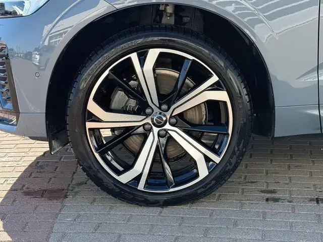 Volvo XC60 view 5