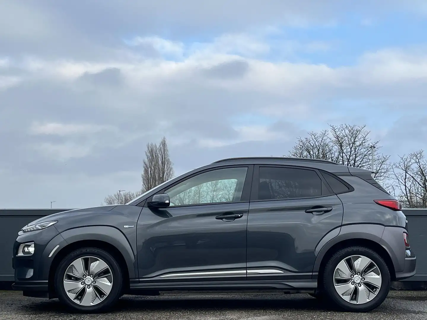 Hyundai KONA EV Premium 64 kWh | SCHUIFKANTELDAK | LEDEREN BEKL Gris - 2