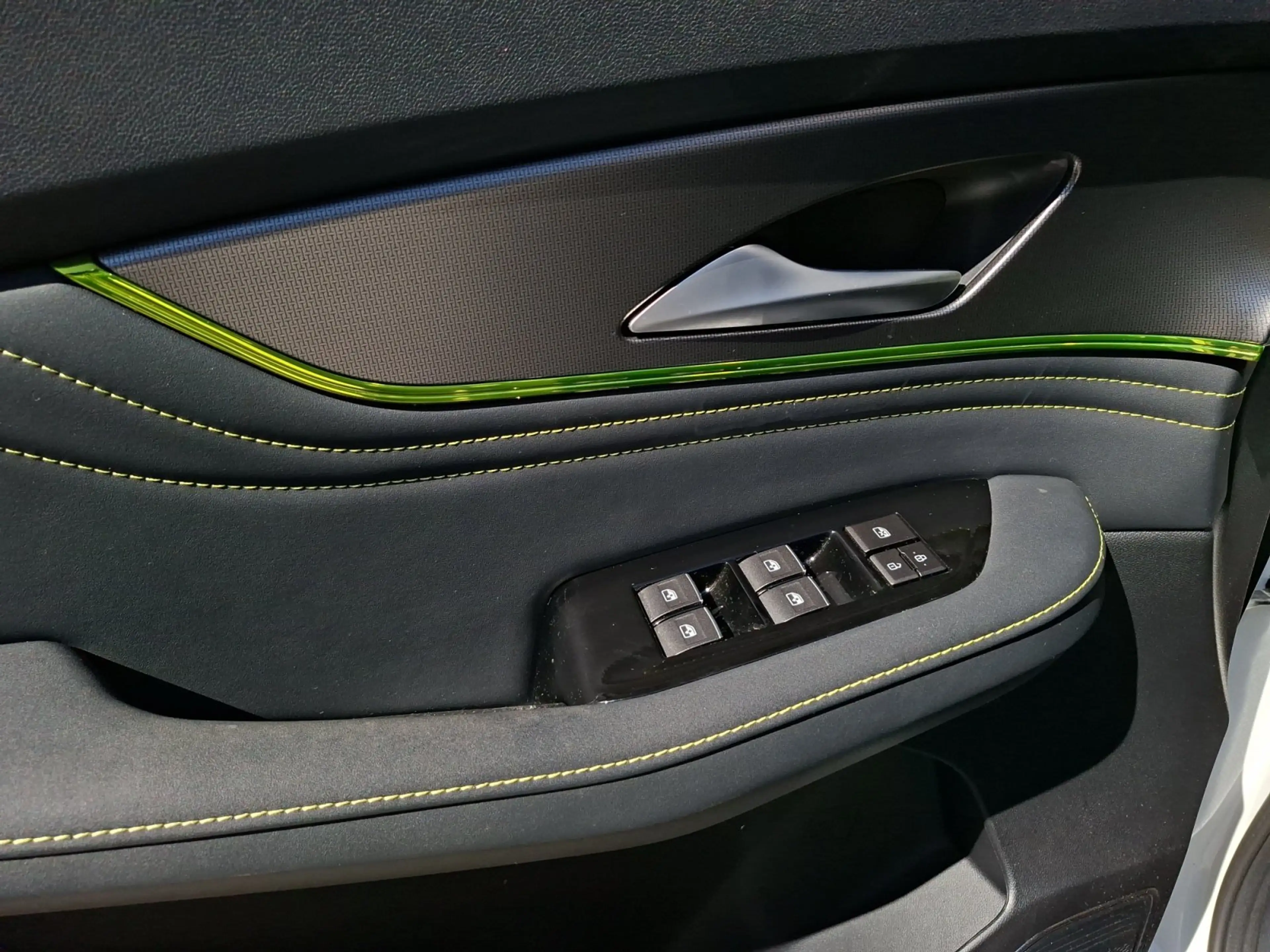 Forthing T5 Evo 5 EV Elektro — photo 14