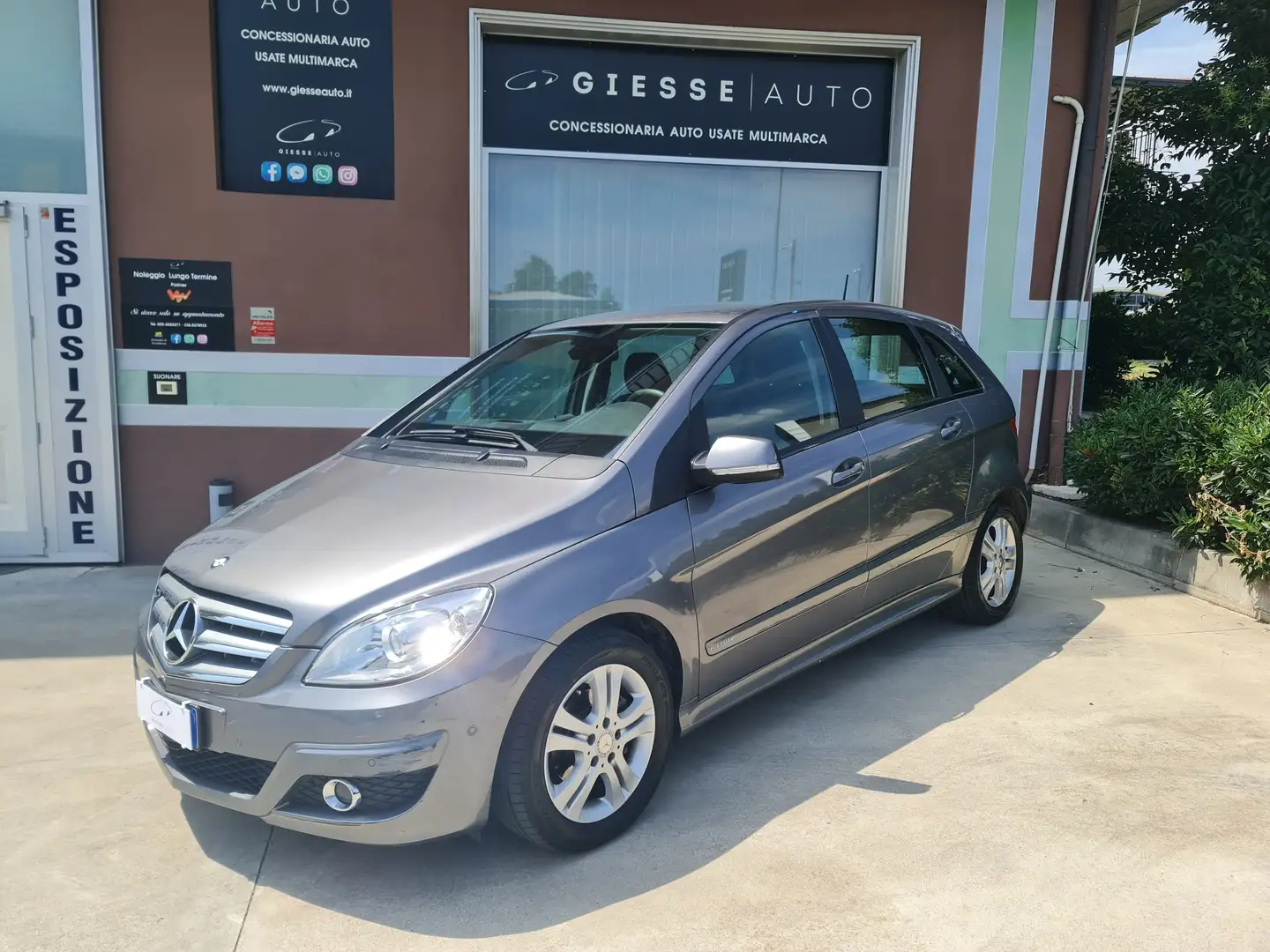 Mercedes-Benz B 180 Classe B -Executive Auto BENZINA, NEOP - GARANZIA Gris - 2
