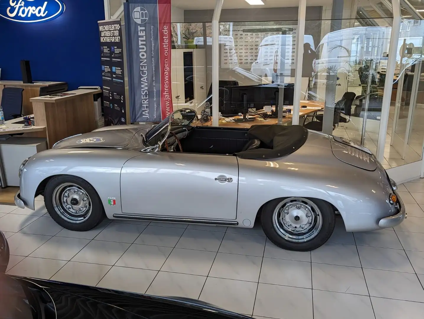 Другие 356 Speedster "Chamonix" Replica Серебристый - 1