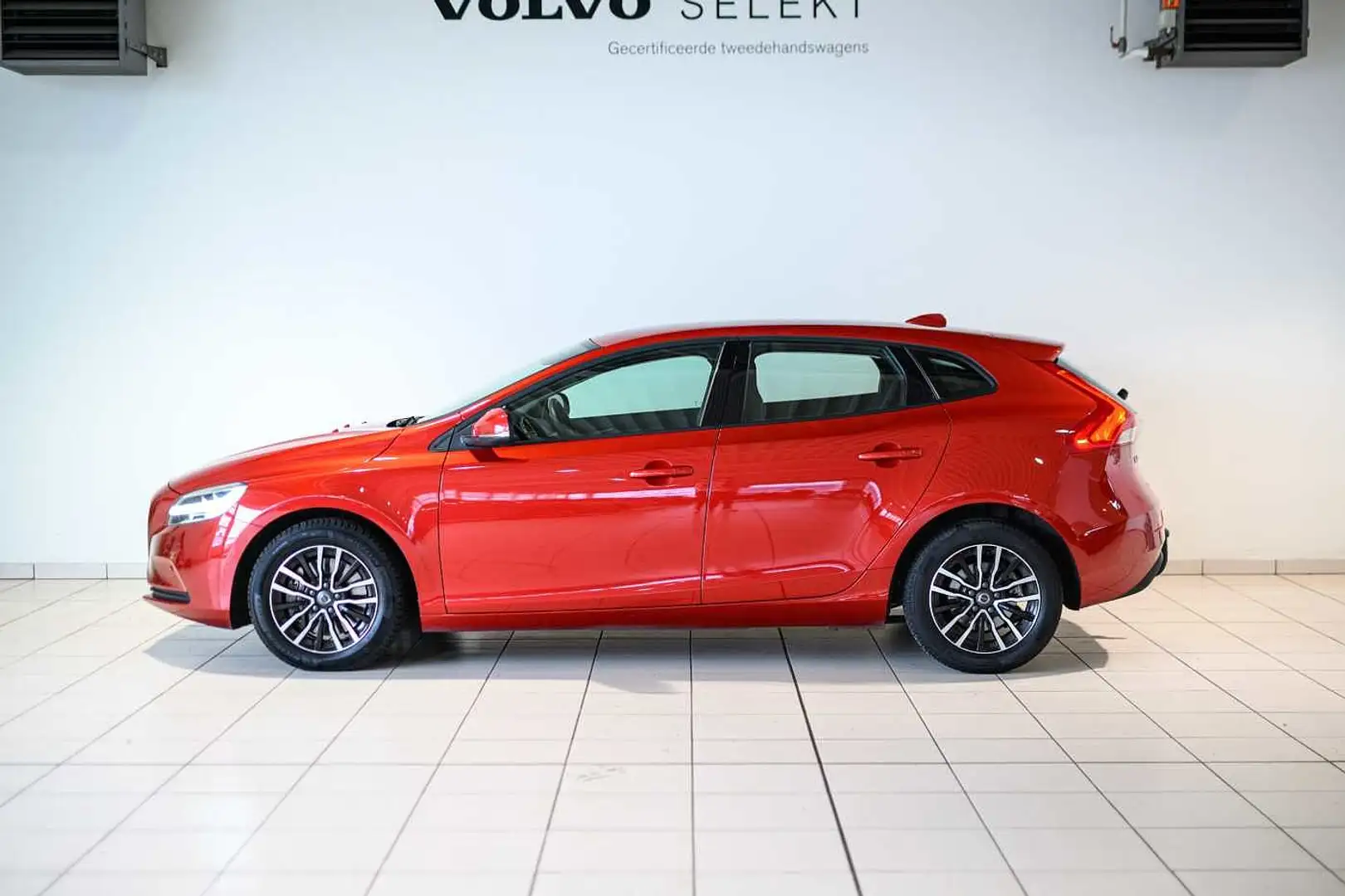 Volvo V40 T2 Black Edition Automaat Rouge - 2