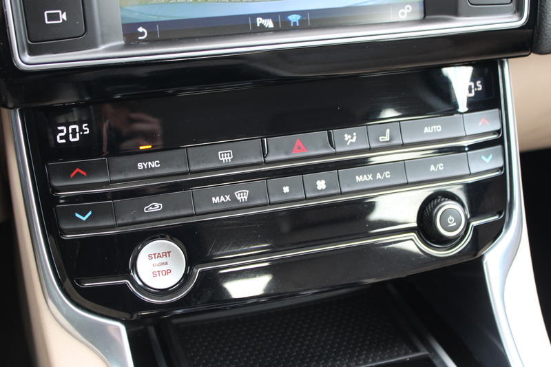 Jaguar XE 2.0 Portfolio//Navi//Camera//Automaat!! — photo 16
