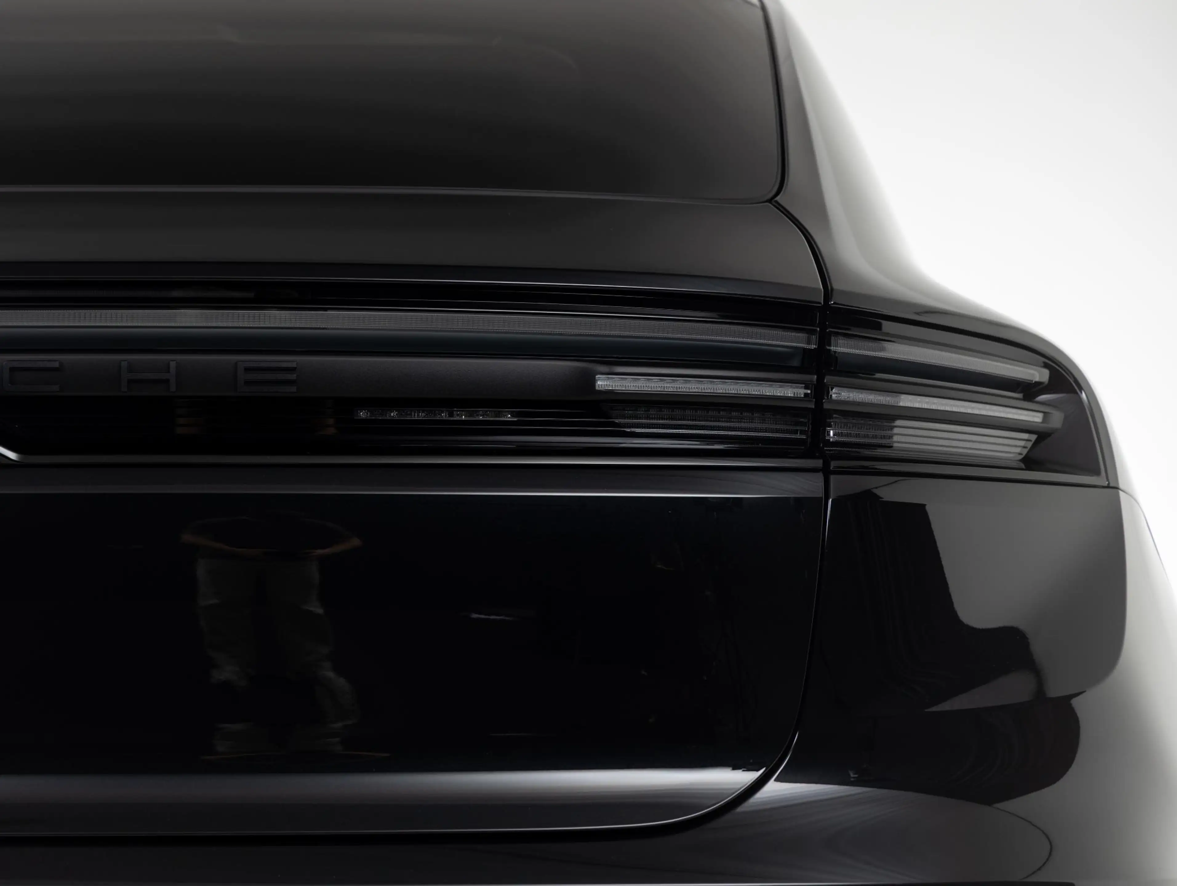 Porsche Macan 4 — photo 27