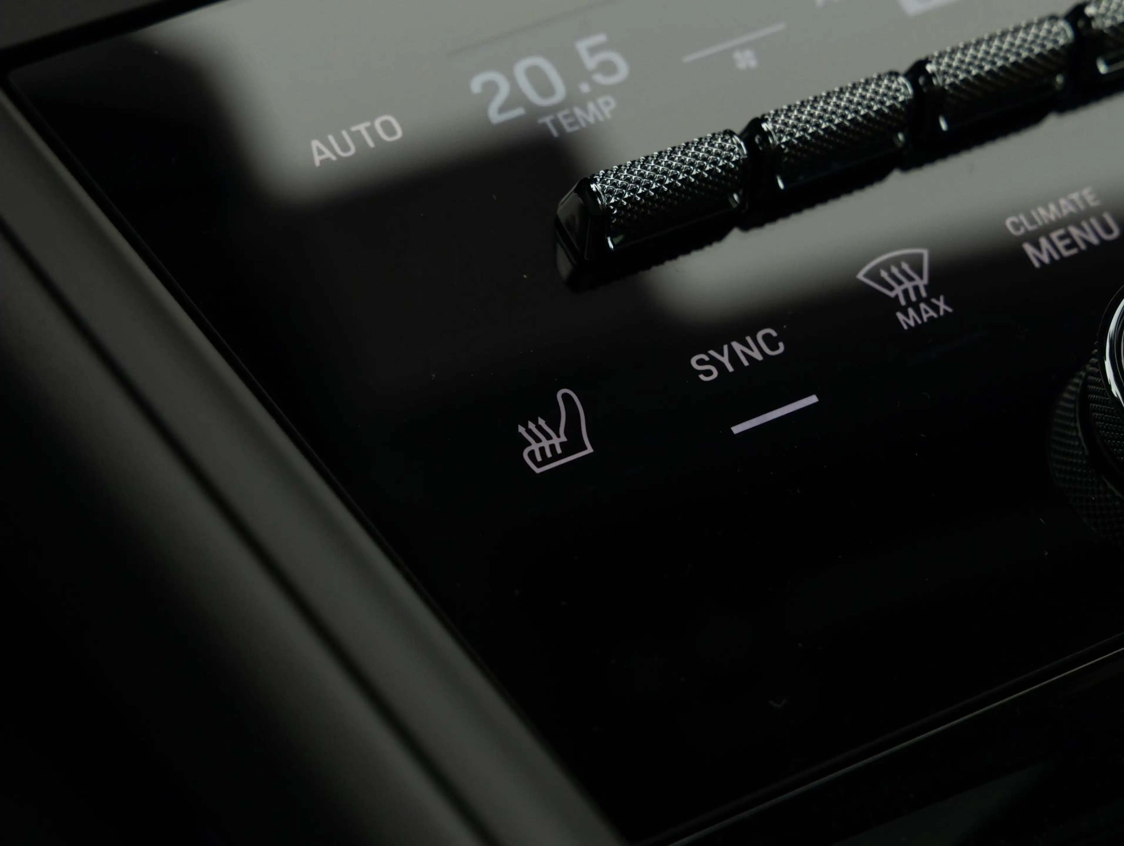 Porsche Macan 4 — photo 40