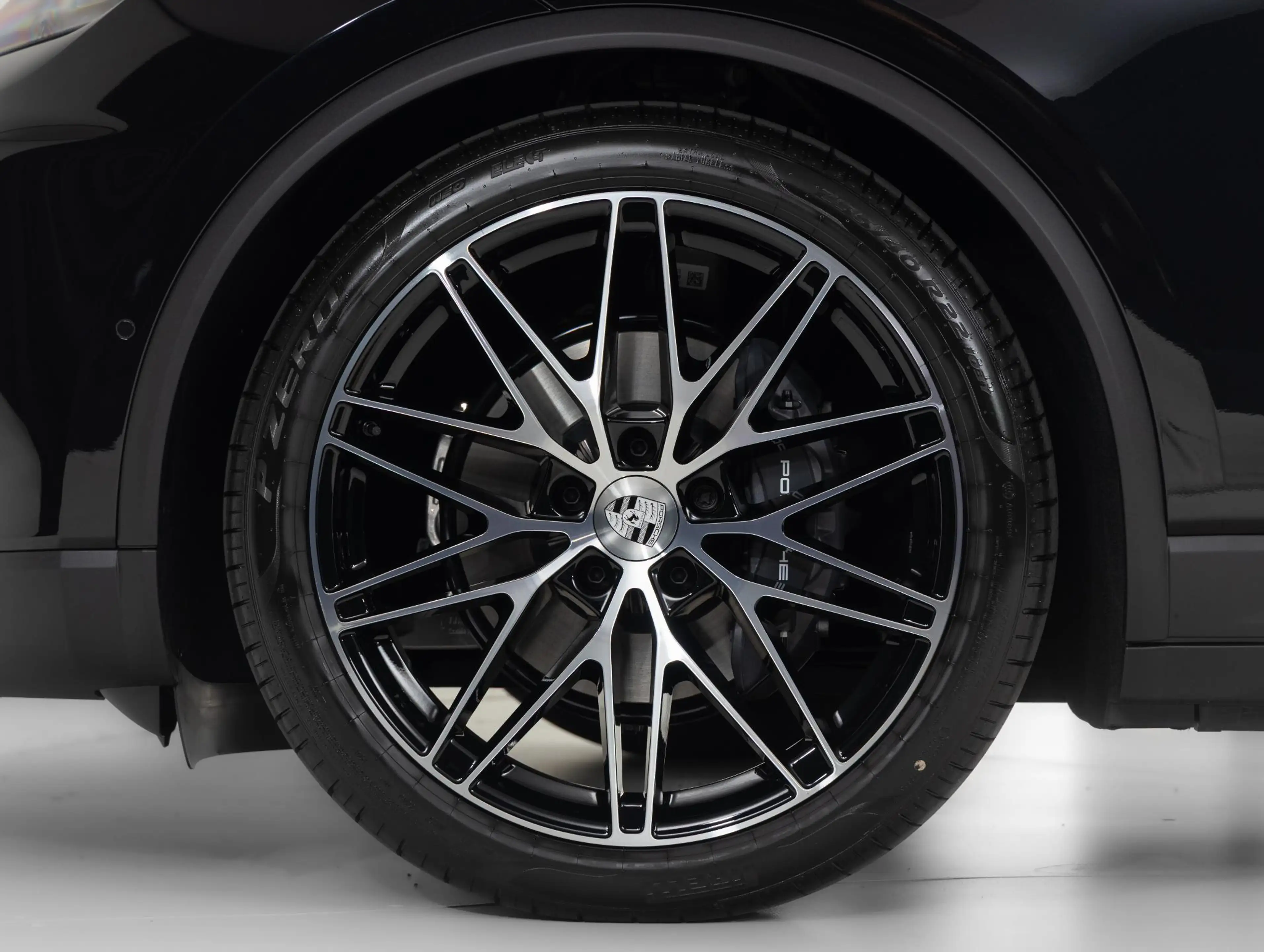 Porsche Macan 4 — photo 46